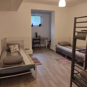  Apartament Mieszkanie #3 - Kawalerka Z Kuchnia I Lazienka 1-4 Osoby, To Jeden Pokoj-kawalerka